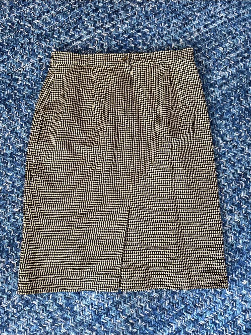 Vintage Burberry plaid herringbone wool skirt - Picture 4 of 9